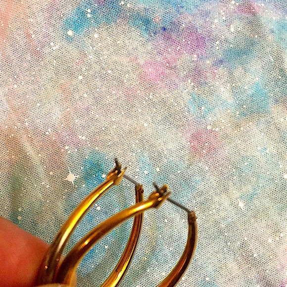 ⭐️Gold Hollow Body HOOP Earrings, with catch latch backings not slide on.⭐️ - Picture 3 of 4